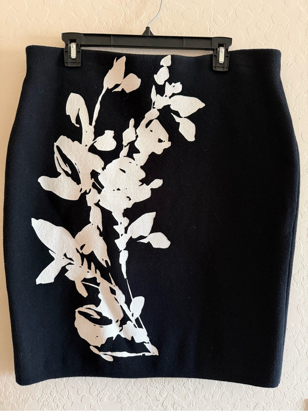 Calvin Klein, XL, black with white flowers, pencil skirt